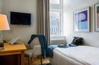 Kuvaoikeudet:: Jimmy Eriksson, Kocksgatan 17K, 116 24 Stockholm, 070-373 44 29, info@jimmyeriksson.se Scandic Stortorget, single room